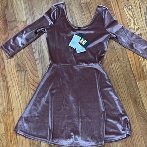 GIRLS NEW DRESS. NWT velour dress Sz XS mauve